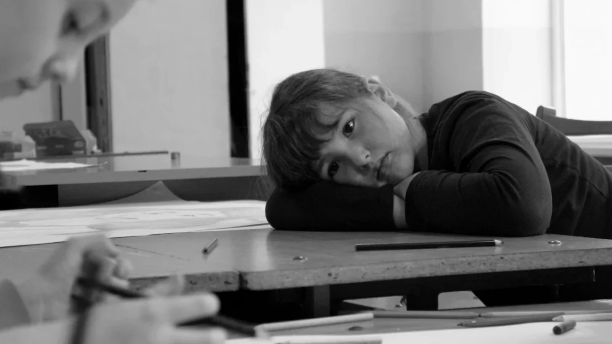 Modern Parenting Mistakes: Top 5 Issues (and How to Avoid Them ) 2 The image shows child feeling insecure. Because her parents compared her with other children.